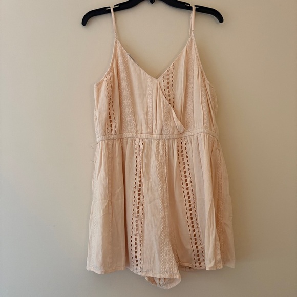American Eagle Cream Lace Trim Romper – Size Large - Picture 2 of 4